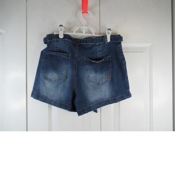 Indigo Rein Blue Jean Shorts with tie belt - Picture 2 of 3
